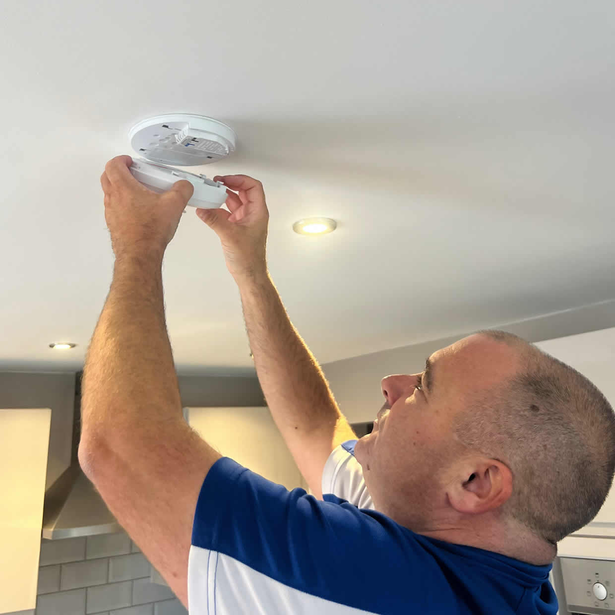Local smoke alarm installer covering Leamington Spa